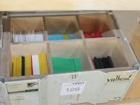Vulplaatjes in diverse diktes in kunststof bak. - afbeelding 1 van  1