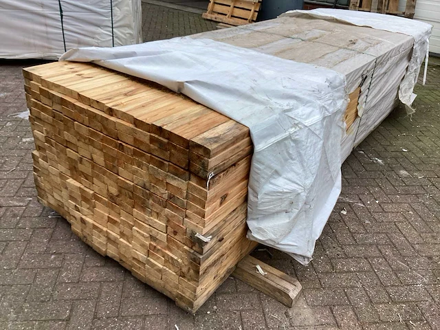 Vuren 90x38 mm balkjes (245x) - afbeelding 1 van  6
