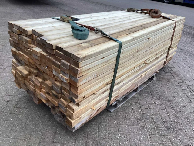 Vuren 90x38 mm planken (180x) - afbeelding 1 van  5