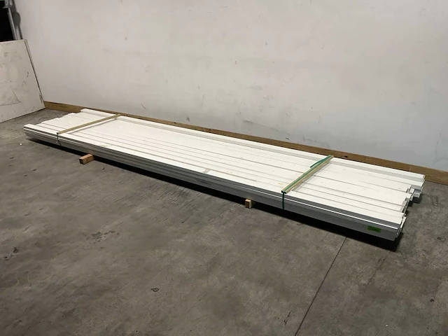 Vuren balk gegrond 480x9x4 cm (35x) - afbeelding 1 van  5