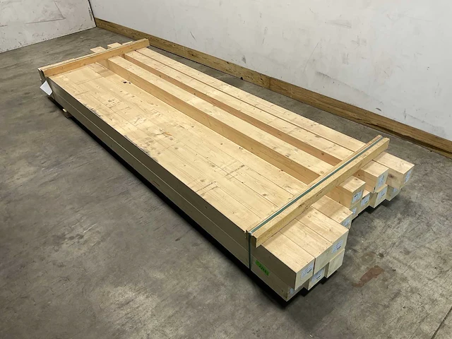 Vuren balk geschaafd en verlijmd 326x12x12 cm (15x) - afbeelding 1 van  7