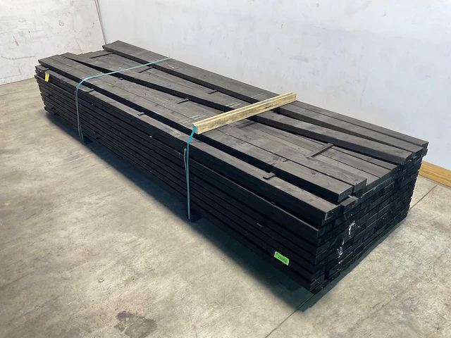 Vuren balk geschaafd zwart 400x12x4,5 cm (41x) - afbeelding 1 van  6
