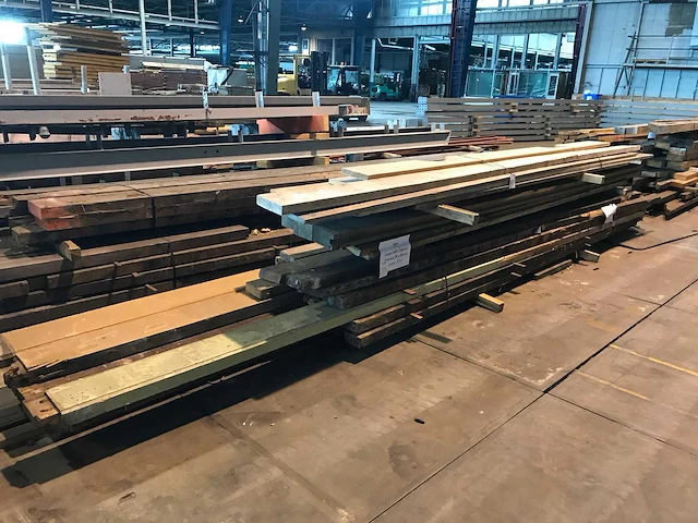 Vuren balken en planken (30x) - afbeelding 1 van  2