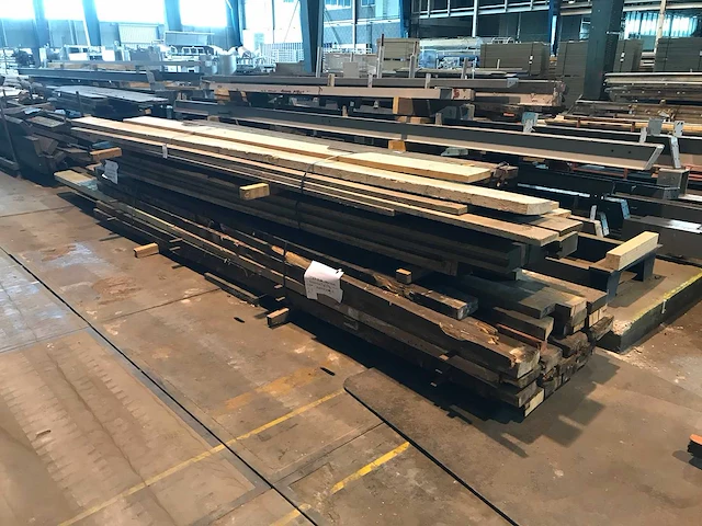 Vuren balken en planken (30x) - afbeelding 2 van  2