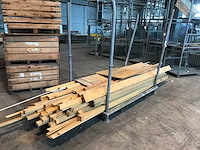 Vuren balken en planken - afbeelding 1 van  2