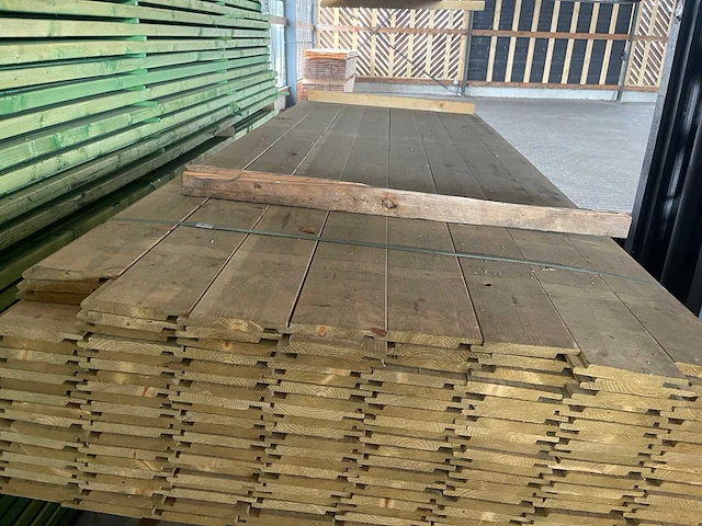 Vuren channelsising groen geïmpregneerd 3200x145x18mm (160x) - afbeelding 1 van  3