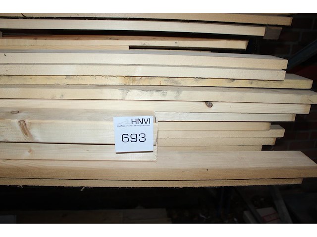 Vuren houten planken en latten met voornamelijk lengte 480 cm w.o. 80x22mm en 50x20mm in schap. - afbeelding 2 van  2