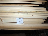 Vuren houten planken en latten met voornamelijk lengte 480 cm w.o. 80x22mm en 50x20mm in schap. - afbeelding 2 van  2