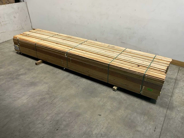 Vuren lat 420x3x2 cm (601x) - afbeelding 1 van  5