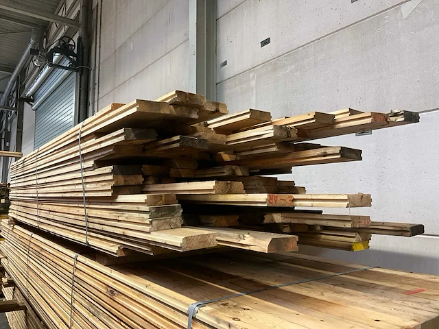 Vuren messing en groef plank - afbeelding 1 van  3
