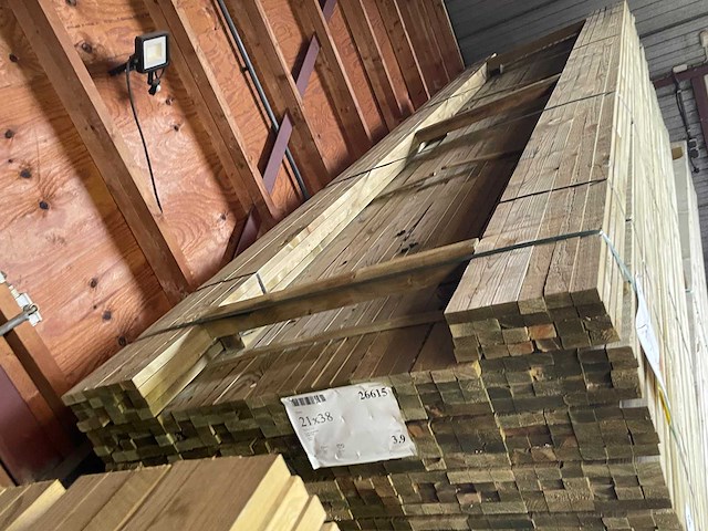 Vuren panlatten groen geïmpregneerd 3900x42x22mm (528x) - afbeelding 1 van  3