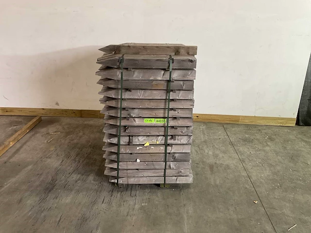 Vuren piketpaal gepunt 80x7,5x5 cm (308x) - afbeelding 1 van  5