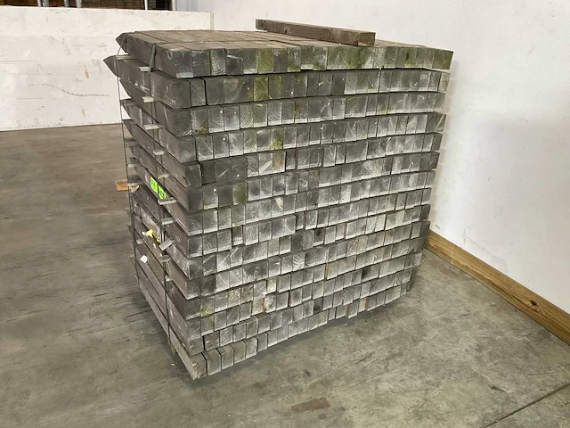 Vuren piketpaal gepunt 80x7,5x5 cm (308x) - afbeelding 4 van  5