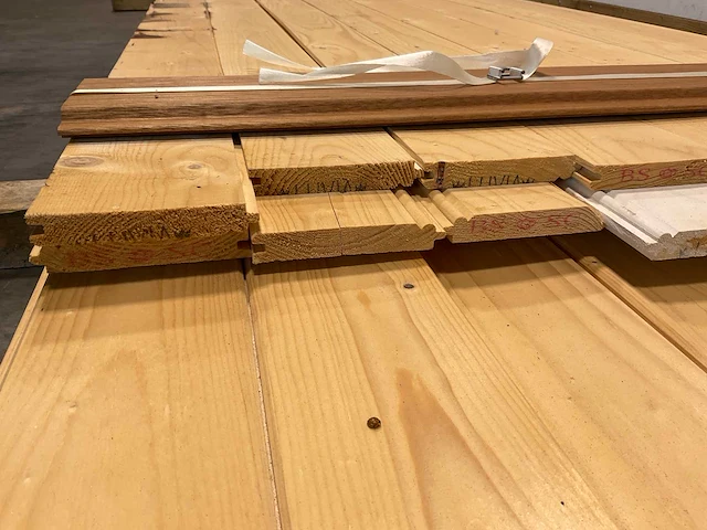 Vuren plank mes en groef diverse afmetingen 330 tot 480x12,5x2,8 cm - afbeelding 5 van  7