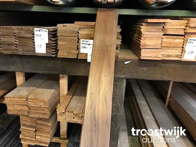 Vuren plank rhombus thermisch behandeld - afbeelding 2 van  2
