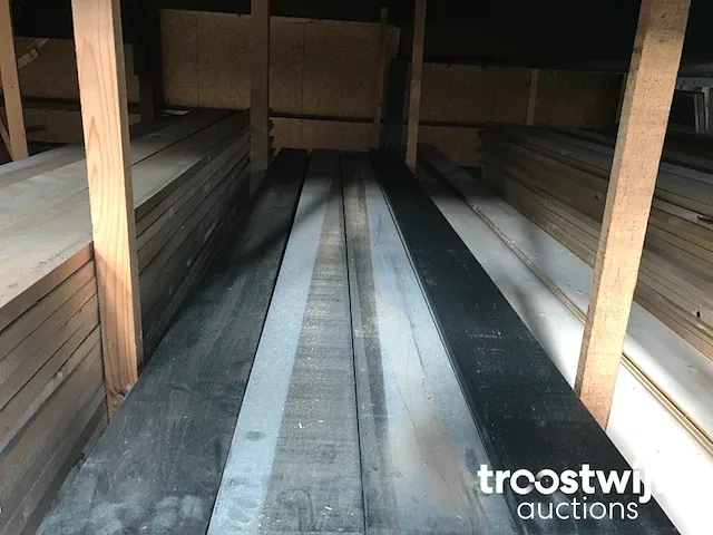 Vuren plank zwart thermisch behandeld - afbeelding 2 van  2