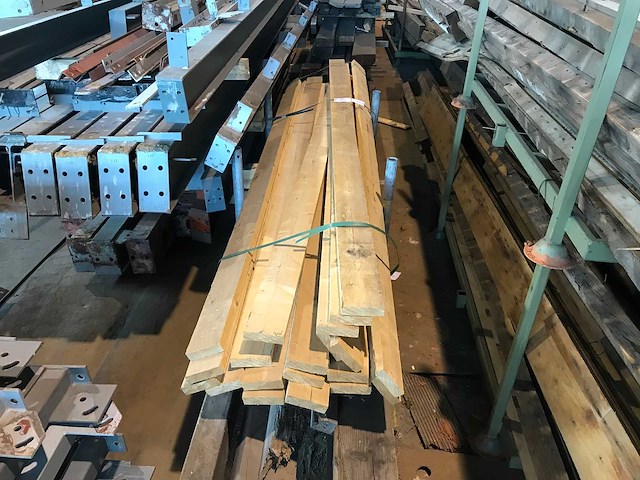 Vuren planken en balken (30x) - afbeelding 1 van  3