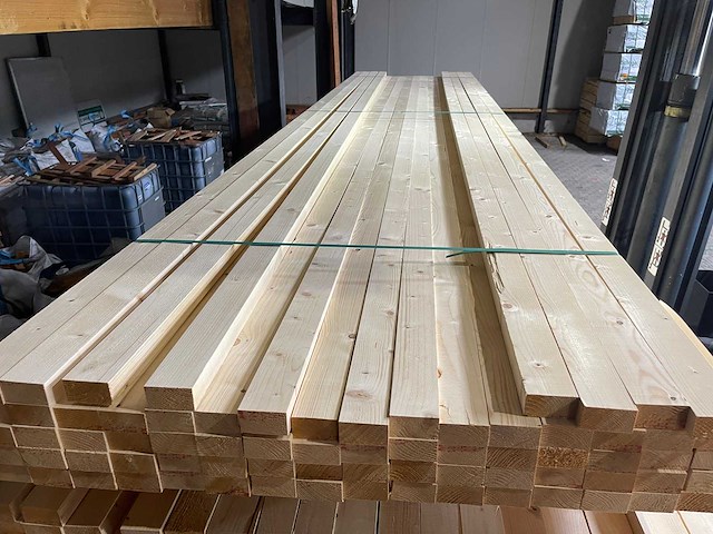 Vuren regels 4200x58x32mm (144x) - afbeelding 1 van  3