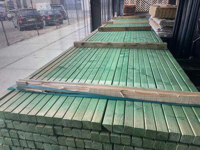 Vuren regels geschaafd groen geïmpregneerd 5100x45x45mm (400x) - afbeelding 1 van  3