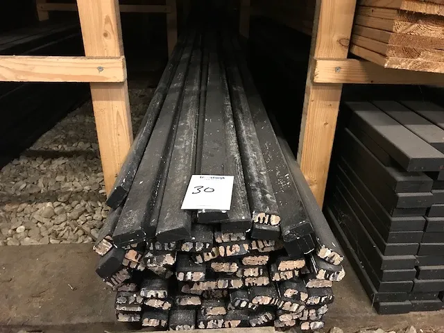 Vuren rhombus zwart gespoten (80x) - afbeelding 2 van  4