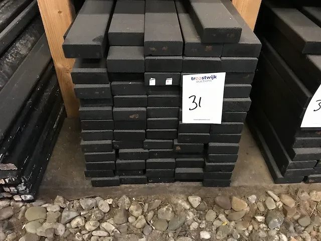 Vuren thermisch behandeld zwart gespoten (66x) - afbeelding 1 van  2