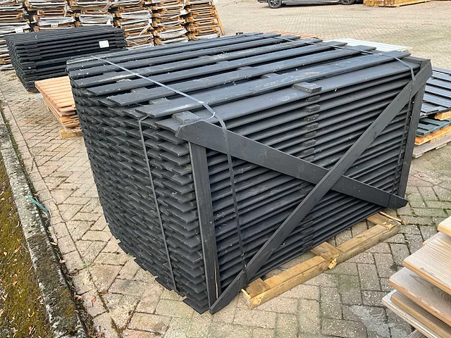Vuren tuinscherm met toog 15-planks 180x180 cm (22x) - afbeelding 10 van  11