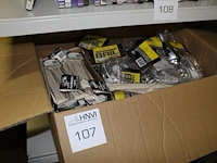 Vuurwerk veiligheidsbrillen en aanstekerlonten in doos - afbeelding 1 van  2
