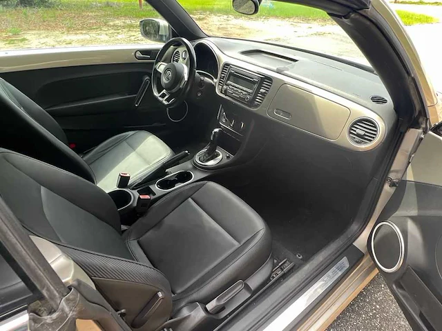Vw beetle 2.5 automaat - personenauto - afbeelding 6 van  7