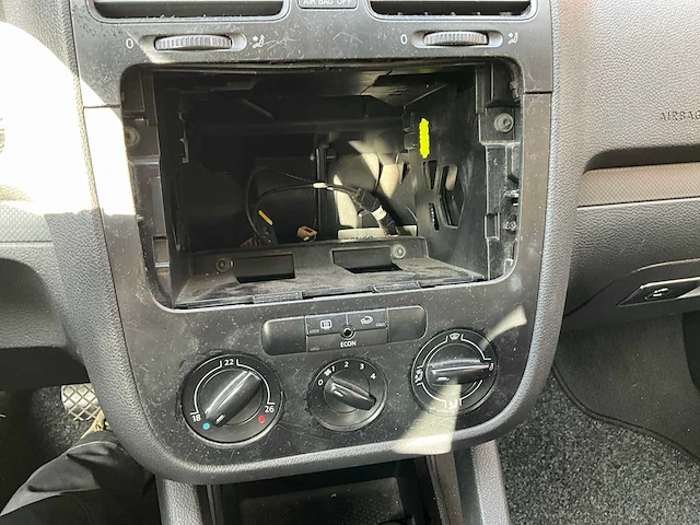 Vw golf - personenauto (schade) - afbeelding 4 van  13