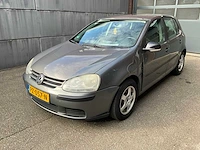 Vw golf - personenauto (schade) - afbeelding 1 van  13