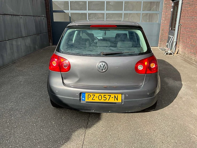 Vw golf - personenauto (schade) - afbeelding 9 van  13