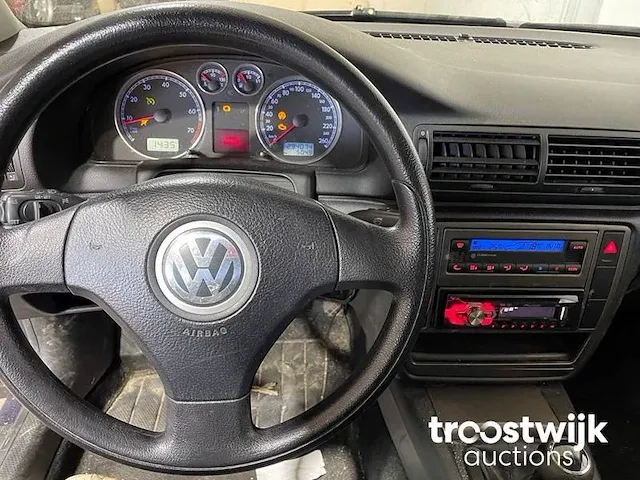Vw passat 1.8 turbo trendline, 21-ht-zf - afbeelding 10 van  18