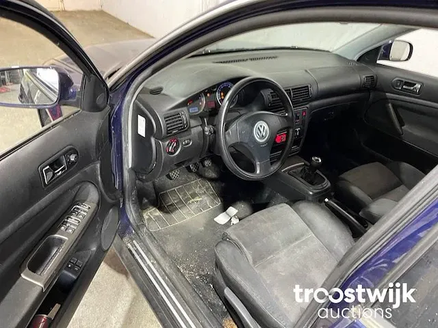 Vw passat 1.8 turbo trendline, 21-ht-zf - afbeelding 9 van  18