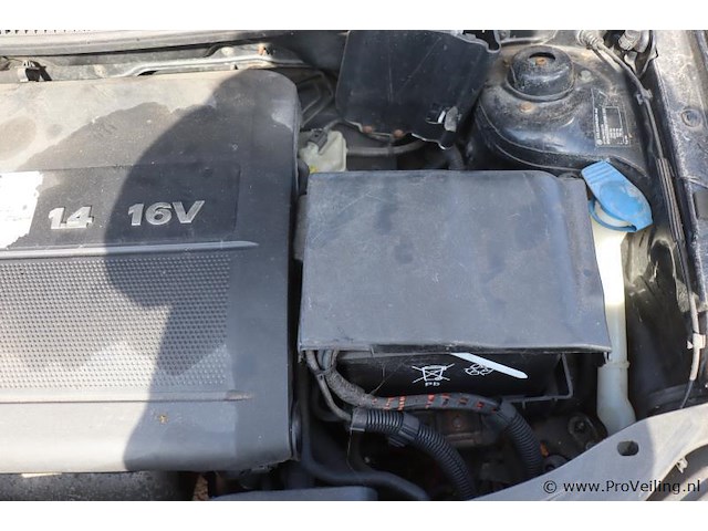 Vw polo 1.4 16v benzine | bwjr. 2002 | kenteken: 4-zrg-86 - afbeelding 8 van  17