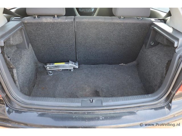 Vw polo 1.4 16v benzine | bwjr. 2002 | kenteken: 4-zrg-86 - afbeelding 9 van  17