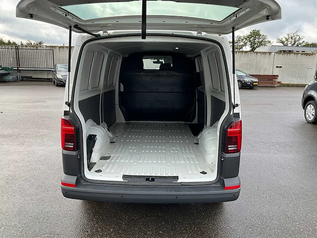 Vw t6 transporter kastenwagen - bedrijfswagen - afbeelding 21 van  28