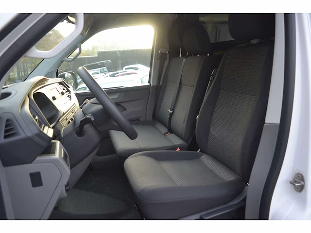 Vw t6 transporter kastenwagen - bedrijfswagen - afbeelding 26 van  28