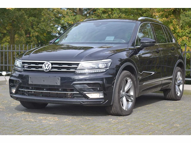 Vw tiguan highline 4-motion r-line - personenauto - afbeelding 1 van  31