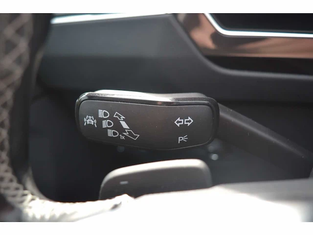 Vw tiguan highline 4-motion r-line - personenauto - afbeelding 17 van  31