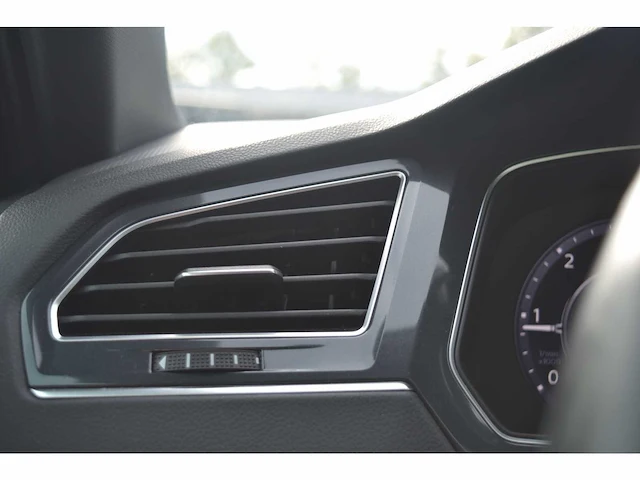 Vw tiguan highline 4-motion r-line - personenauto - afbeelding 19 van  31