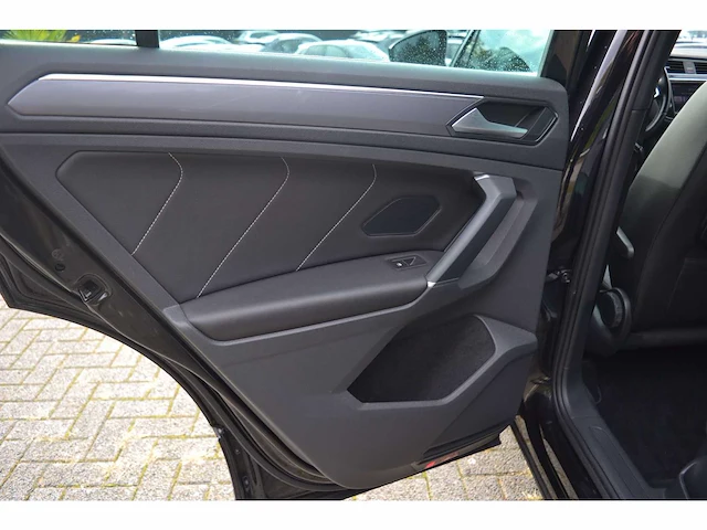 Vw tiguan highline 4-motion r-line - personenauto - afbeelding 25 van  31