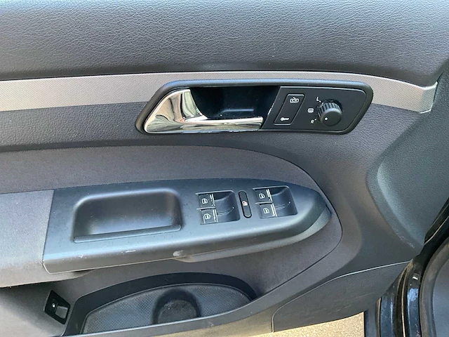 Vw touran 1.4 tsi - personenauto (schade) - afbeelding 12 van  17