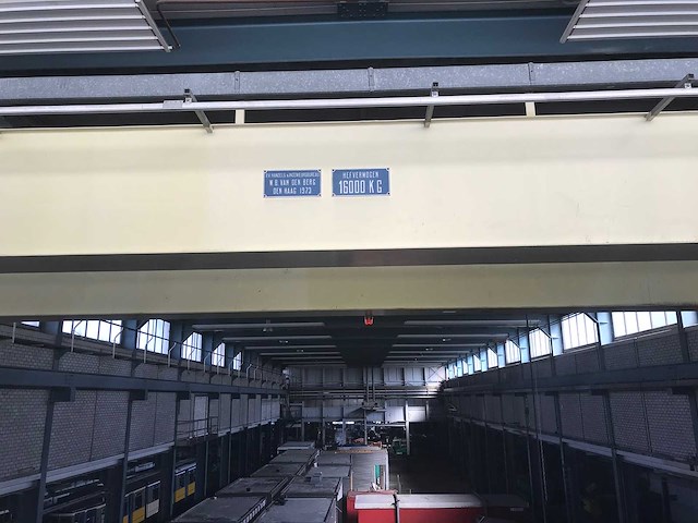 W. b van den berg - 1973 - dubbelligger bovenloophalkraan (2x) - afbeelding 1 van  15