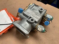 Wabco dual brake valve - afbeelding 2 van  5