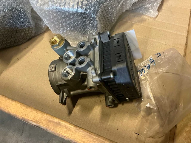 Wabco modulator (7x) - afbeelding 2 van  4