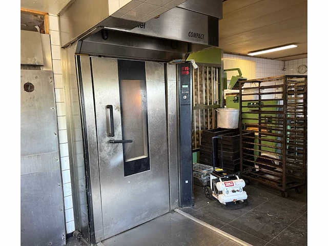 Wachtel compact 1.8f rotatie bakkerij oven inclusief rvs afzuigkap - afbeelding 1 van  11