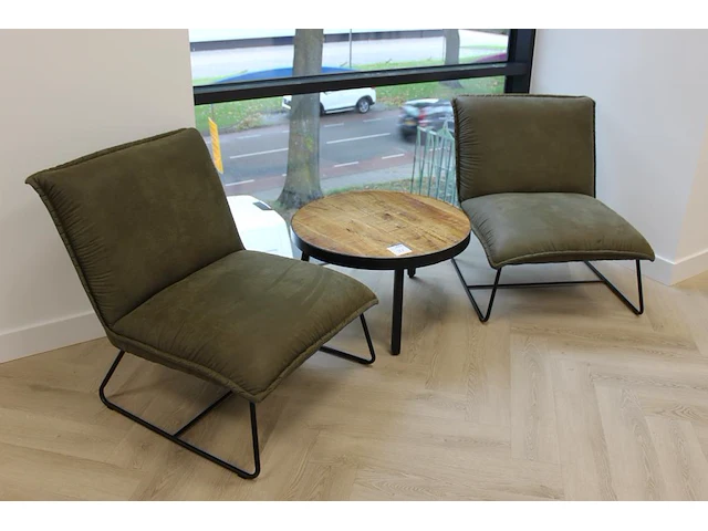 Wachtkamerset bestaande uit 2 fauteuils en ronde tafel met metalen onderstel. - afbeelding 1 van  2