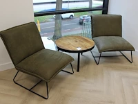 Wachtkamerset bestaande uit 2 fauteuils en ronde tafel met metalen onderstel. - afbeelding 1 van  2