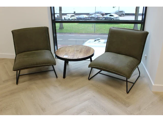 Wachtkamerset bestaande uit 2 fauteuils en ronde tafel met metalen onderstel. - afbeelding 2 van  2