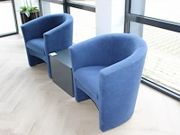 Wachtkamerset bestaande uit twee fauteuiltjes en bijzettafeltje. - afbeelding 2 van  2